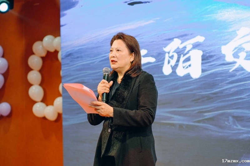 戴讲话.jpg